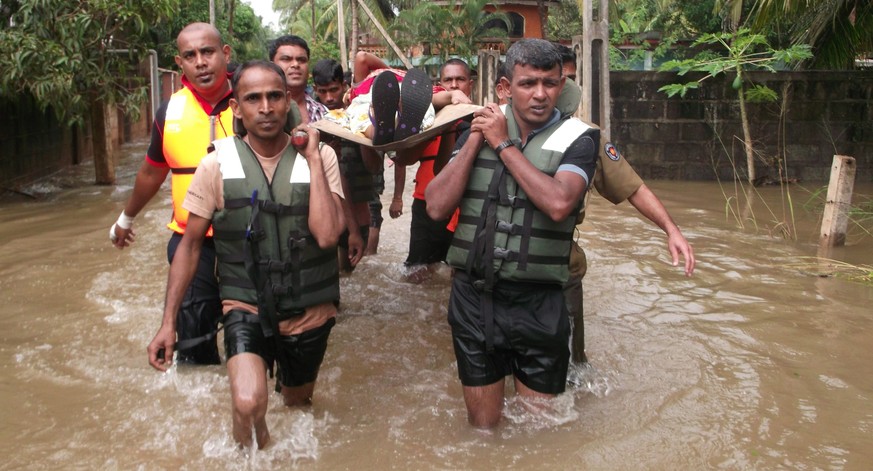 Schon seit Tagen hält der Dauerregen die Menschen in Sri Lanka in Atem.
