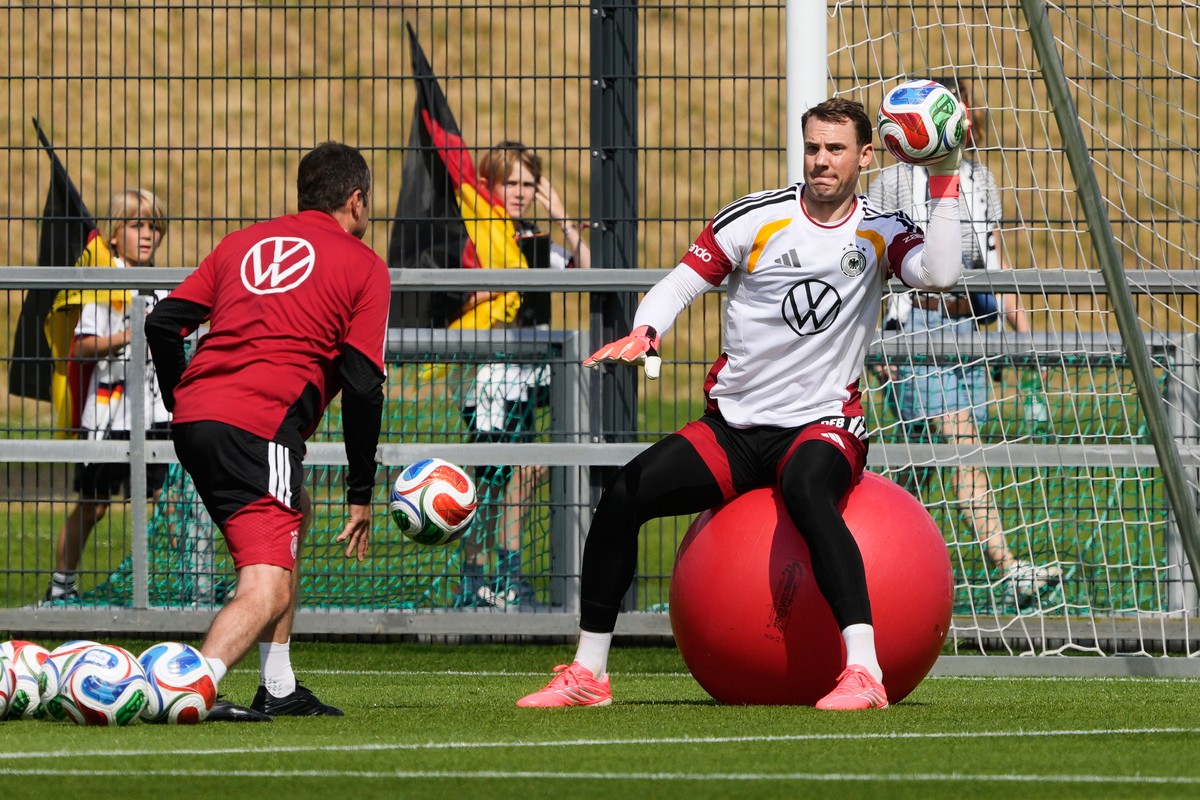Goalkeeper Manuel Neuer attends a training session of the German national soccer team in Frankfurt, Germany, Monday, June 1, 2026. (AP Photo/Michael Probst)
Germany WCup Soccer