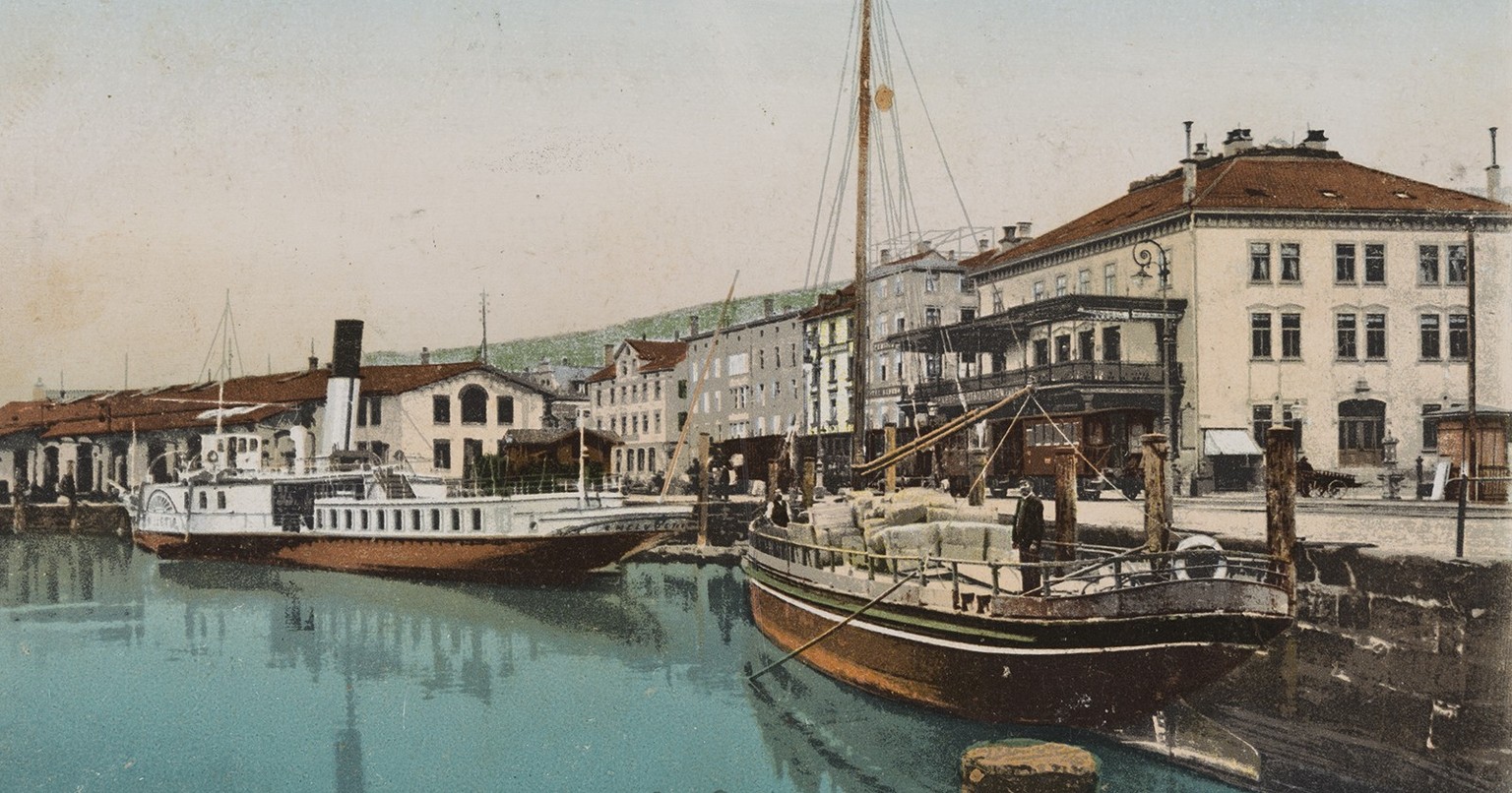 Der Hafen von Rorschach um 1902, mit Raddampfer und Lastkahn.