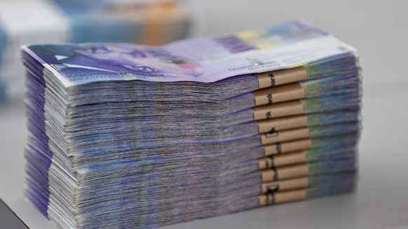 Bundles of bank notes of 1000 Swiss Francs at the bank vault of the "Zuercher Kantonalbank" bank, pictured on August 9, 2011 in Zurich, Switzerland. (KEYSTONE/Martin Ruetschi)