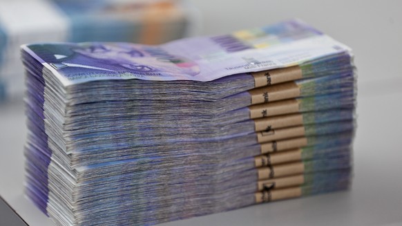 Bundles of bank notes of 1000 Swiss Francs at the bank vault of the &quot;Zuercher Kantonalbank&quot; bank, pictured on August 9, 2011 in Zurich, Switzerland. (KEYSTONE/Martin Ruetschi)