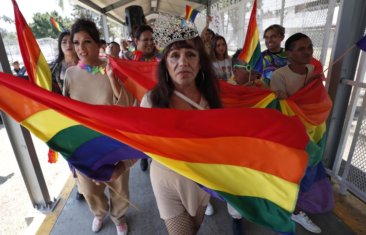 epa10708821 Members of the LGTB+ community march at the Men's Prevention Center of the East in Mexico City, Mexico, 23 June 2023. In collaboration with various NGOs, Reinserta organized a march i ...