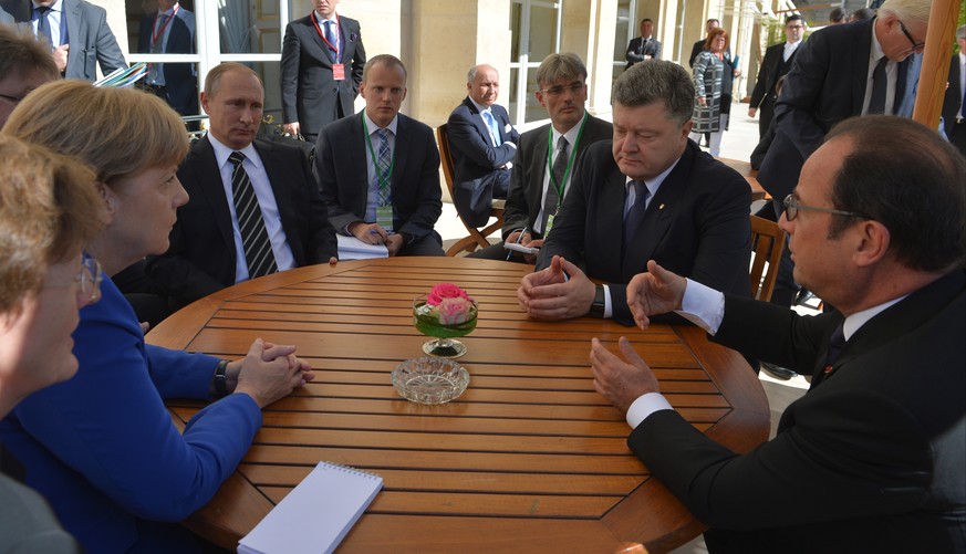 Gipfeltreffen: Bundeskanzlerin Merkel mit Russlands Präsident Putin, dem ukrainischen Staatspräsidenten Poroschenko und Francois Hollande.