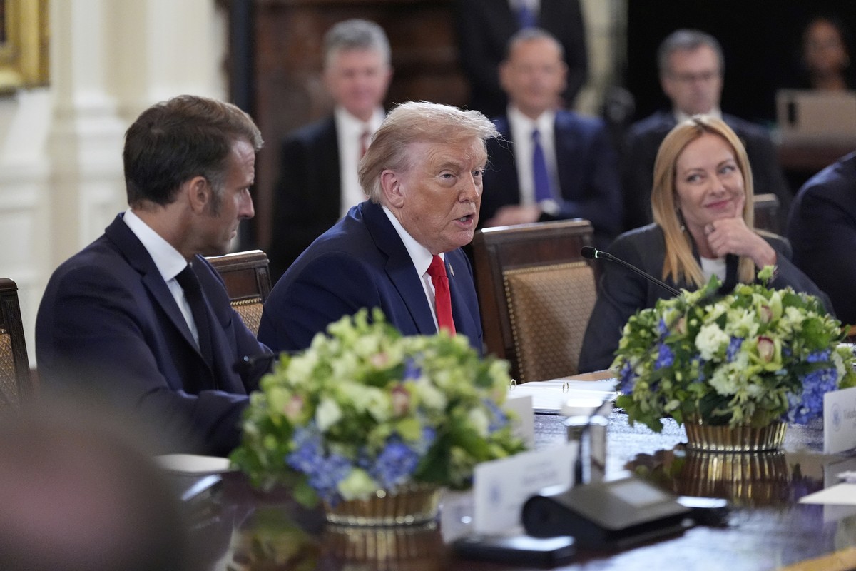France's President Emmanuel Macron, from left, President Donald Trump and Italy's Prime Minister Giorgia Meloni participate in a meeting with Ukrainian President Volodymyr Zelenskyy and Euro ...