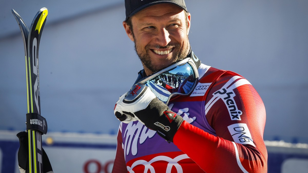 Norway's Aksel Lund Svindal celebrates his victory following the men's World Cup downhill ski race in Lake Louise, Alberta, Saturday, Nov. 28, 2015. (Jeff McIntosh/The Canadian Press via AP) ...