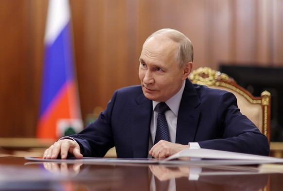 epa12894524 Russian President Vladimir Putin meets with Rashid Temrezov, the head of the Karachay-Cherkess Republic in the Kremlin, Moscow, Russia, 16 April 2026. EPA/ALEXANDER KAZAKOV/SPUTNIK/KREMLIN ...