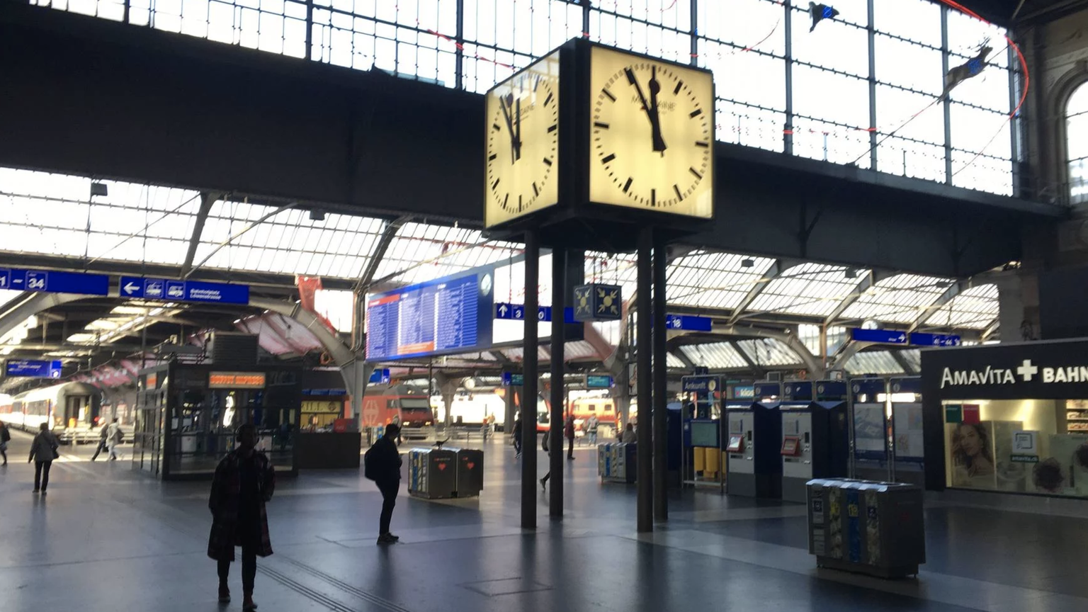 Wegen Coronavirus: Keine Menschen am Zuercher Hauptbahnhof am Donnerstag 20. Maerz 2020.