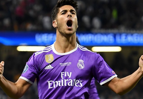 epa06008810 Real Madrid&#039;s Marco Asensio celebrates scoring the 4-1 lead during the UEFA Champions League final between Juventus FC and Real Madrid at the National Stadium of Wales in Cardiff, Bri ...