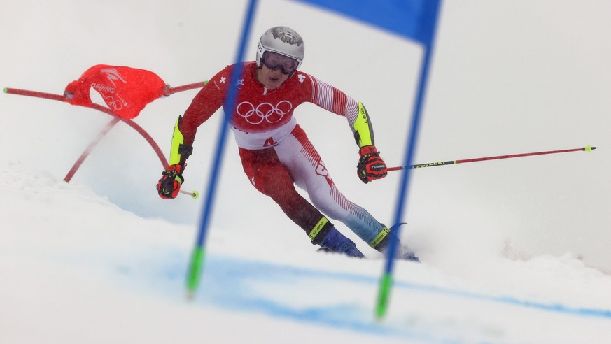 Marco Odermatt, of Switzerland skis to the gold medal in the men&#039;s giant slalom at the 2022 Winter Olympics, Sunday, Feb. 13, 2022, in the Yanqing district of Beijing. (AP Photo/Alessandro Trovat ...