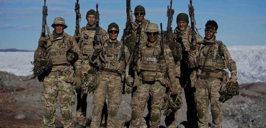 Danish military forces pose for a photo during an exercise with hundreds of troops from several European NATO members in Kangerlussuaq, Greenland, Wednesday, Sept. 17, 2025. (AP Photo/Ebrahim Noroozi) ...