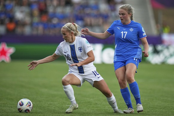 Finland &#039;s Nea Lehtola challenges for the ball with Iceland&#039;s Agla Albertsdottir during the Euro 2025, group A, soccer match between Iceland and Finland at Arena Thun in Thun, Switzerland, W ...