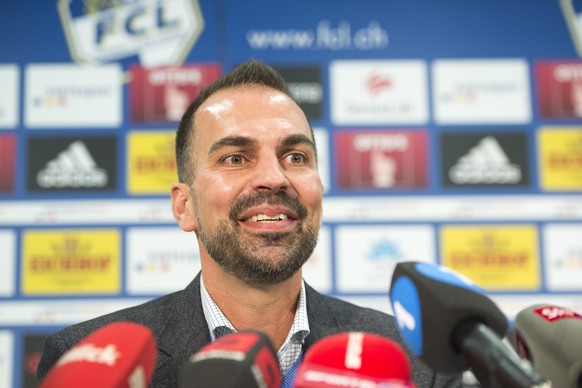 ARCHIVBILD ZUR ENTLASSUNG VON FCL-TRAINER MARKUS BABBEL --- Der Neue FC Luzern Trainer Markus Babbel wird am Montag, 13. Oktober 2014, in der Swisspor Arena in Luzern vorgestellt. (KEYSTONE/Sigi Tisch ...