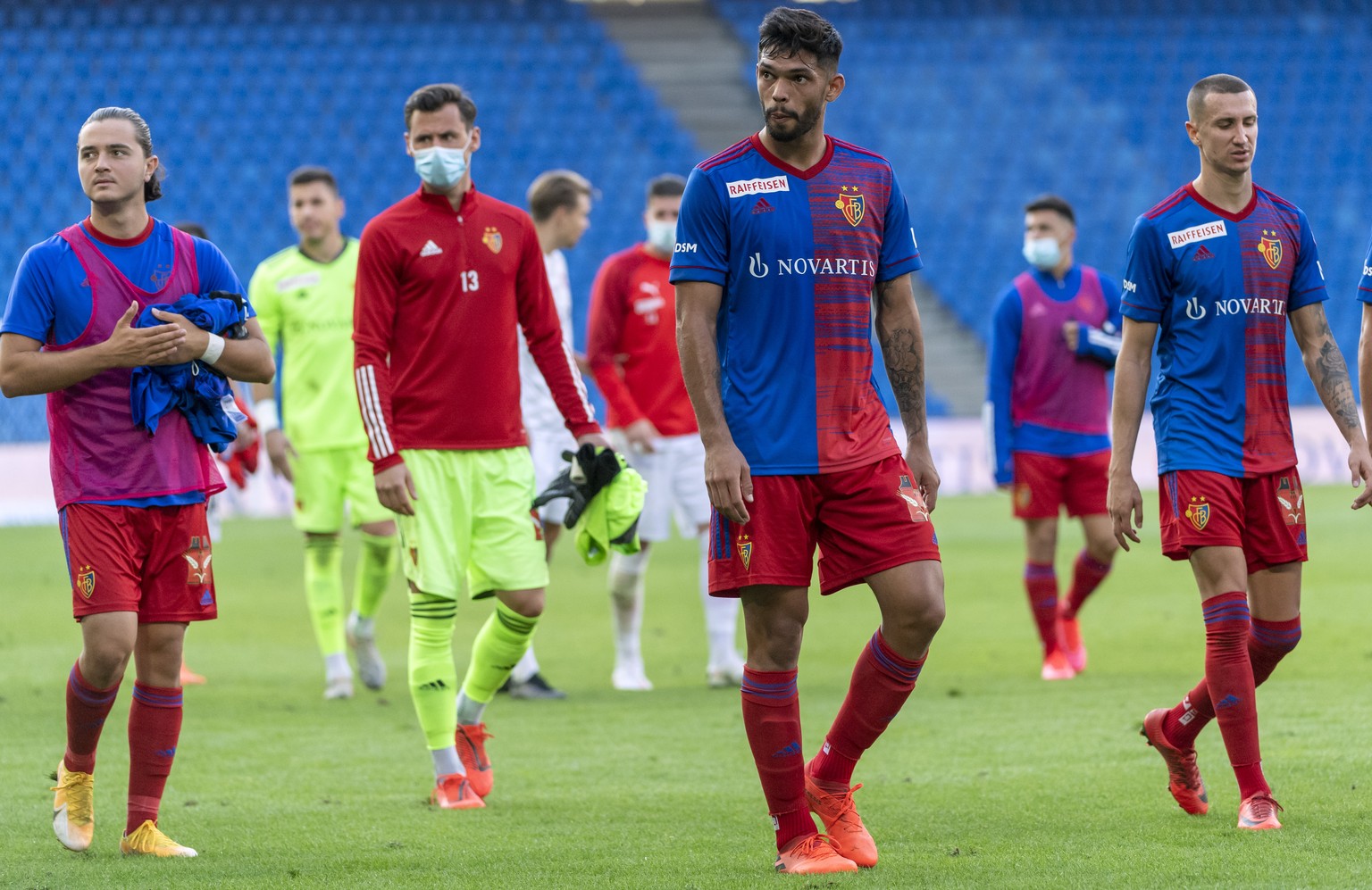 Basels Spieler nach dem Fussball Meisterschaftsspiel der Super League zwischen dem FC Basel 1893 und dem FC Vaduz im Stadion St. Jakob-Park in Basel, am Sonntag, 20. September 2020. (KEYSTONE/Georgios ...