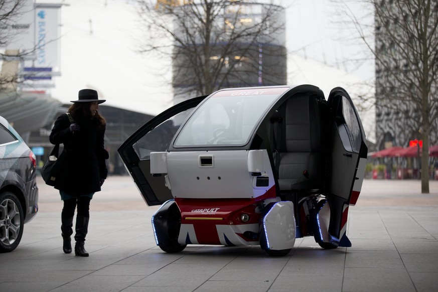 Auch in Grossbritannien wird an fahrerlosen Autos herumgetüftelt. Dieser Prototyp («LUTZ» für Low-carbon Urban Transport Zone) wurde im Februar 2015 in London vorgestellt.&nbsp;