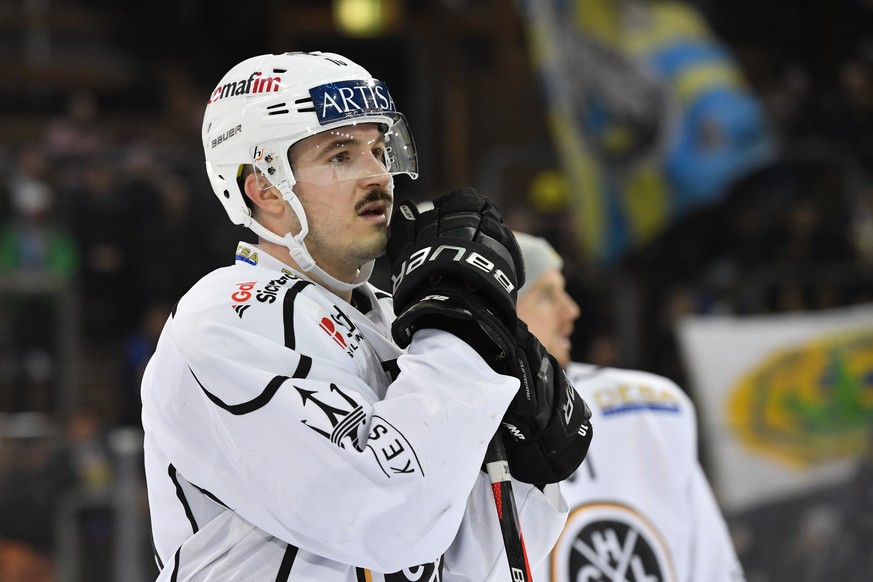 Ein enttaeuschter Luganos Alessio Bertaggia, beim Eishockey-Qualifikationsspiel der National League A zwischen dem HC Davos und dem HC Lugano, am Dienstag, 19. November 2019, im Eisstadion in Davos. ( ...