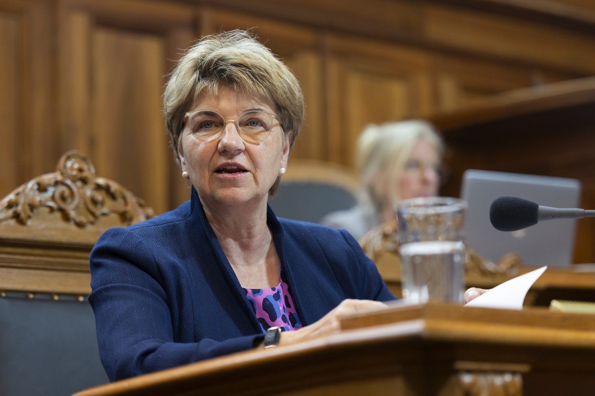 Bundespraesidentin Viola Amherd spricht waehrend der Debatte um die Motion APK-N, russische und andere auslaendische Spione konsequent ausweisen, am ersten Tag der Sommersession der Eidgenoessischen R ...