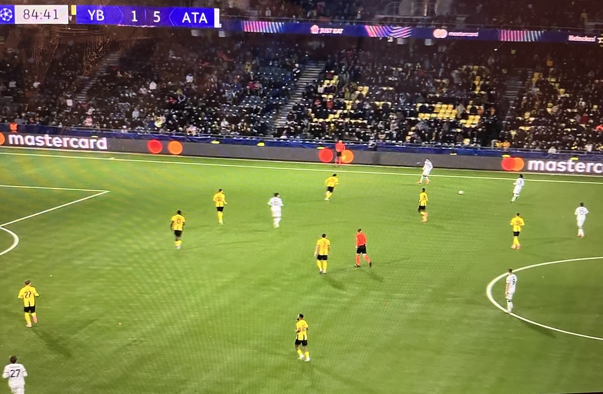 Le Wankdorf très dégarni en fin de match, ici à la 85e minute.