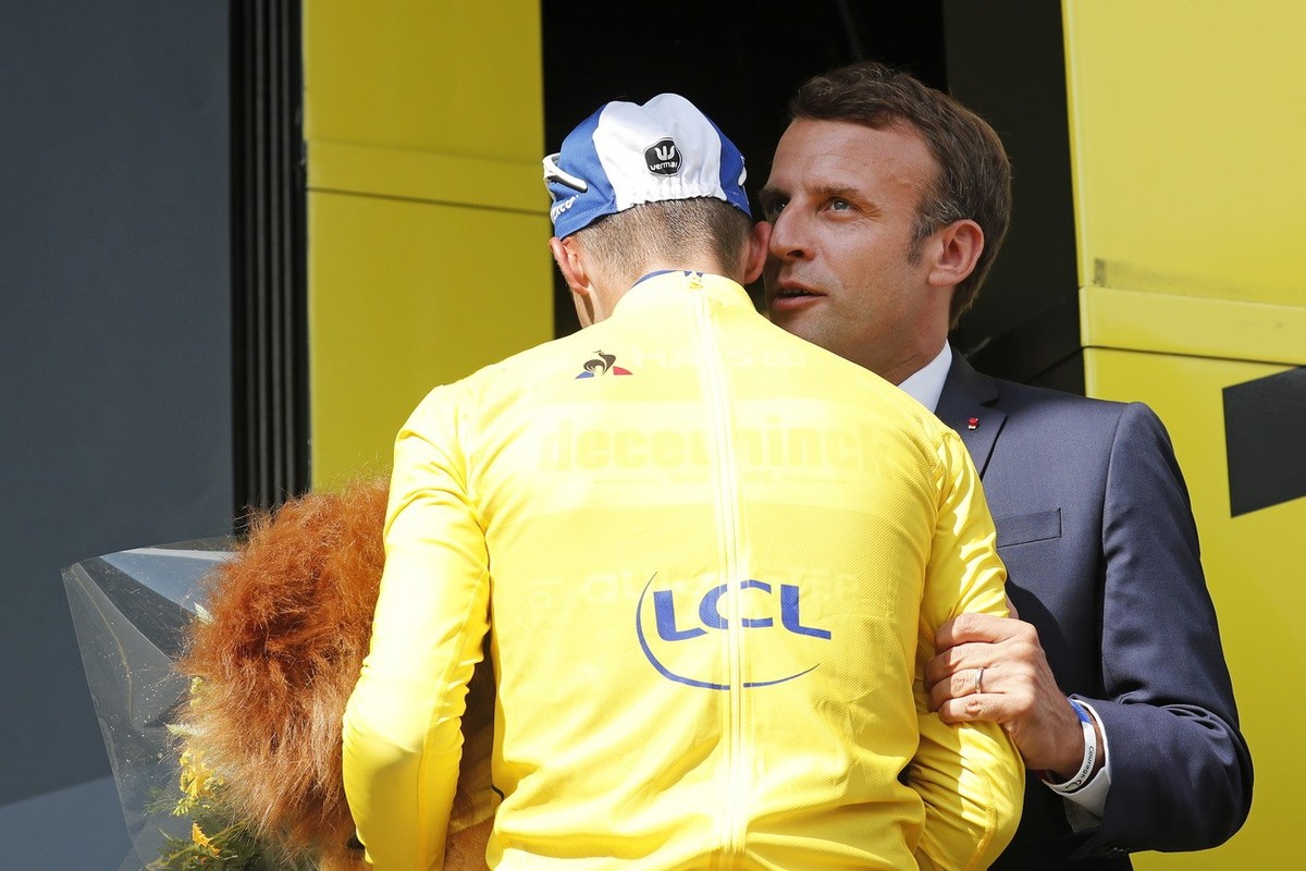 epa07729612 French President Emmanuel Macron talks with France's Julian Alaphilippe of Deceuninck Quick Step team on the podium wearing the overall leader yellow jersey following the 14th stage o ...