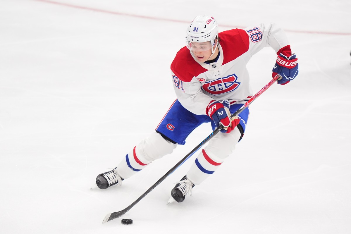 Montréal Canadiens center Oliver Kapanen skates with the puck during the third period of an NHL hockey game against the Dallas Stars, Sunday, Jan. 4, 2026, in Dallas. (AP Photo/LM Otero)
Oliver Kapane ...