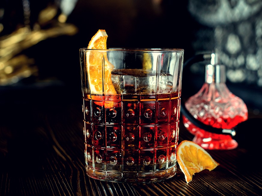 sazerac cocktail rye whiskey absinthe peychauds bitters trinken drinks alkohol usa new orleans shutterstock