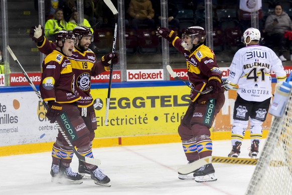Josh Jooris (GSHC) #19 celebrates his goal with his teammates Tanner Richard (GSHC), left, and Roger Karrer (GSHC), right, after scoring the 3:3 during a National League regular season game of the Swi ...