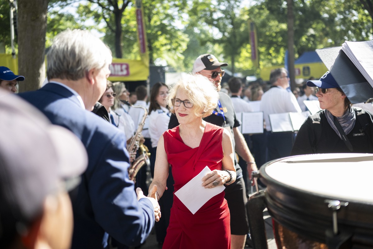 Stadtpraesidentin Corine Mauch eroeffnet das Zueri Faescht, aufgenommen am Freitag, 7. Juli 2023 in Zuerich. An diesem Wochenende werden ueber 2 Millionen Besucherinnen und Besucher in der Limmatstadt ...