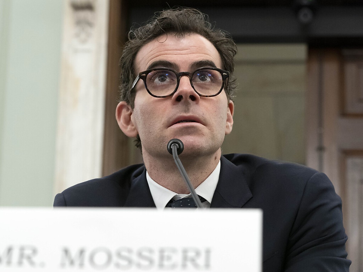 Le patron d'Instagram Adam Mosseri a refus� de renoncer publiquement � la cr�ation d'une version pour les moins de 13 ans, promettant simplement que le r�seau social ne cr�erait pas de compt ...