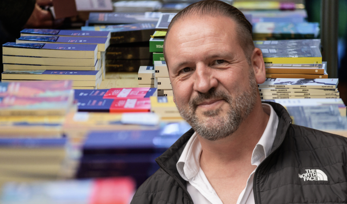Nicolas Feuz, 1971 in Neuenburg geboren, ist Staatsanwalt und Autor von 18 Kriminalromanen.