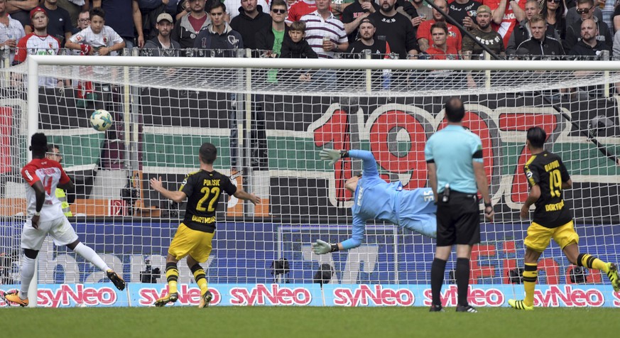 Augsburg&#039;s goalkeeper Marwin Hitz , center, cannot prevent the goak shot by Dortmund during the German Bundesliga soccer match between FC Augsburg and Borussia Dortmund in Augsburg, Germany, Satu ...