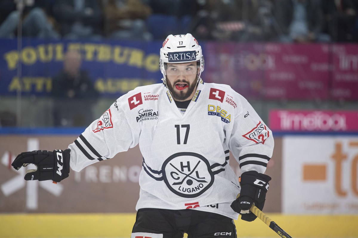 Lugano's player Luca Fazzini, during the preliminary round game of National League A (NLA) Swiss Championship 2022/23 between, HC Ambri Piotta against HC Lugano at the Gottardo Arena in Ambri, Tu ...