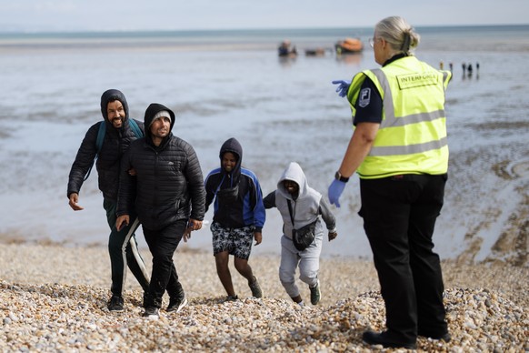 epaselect epa10811698 Migrants rescued from a boat crossing the English Channel land on Dungeness Beach in Kent, Britain, 21 August 2023. Despite the UK government&#039;s efforts to reduce the numbers ...