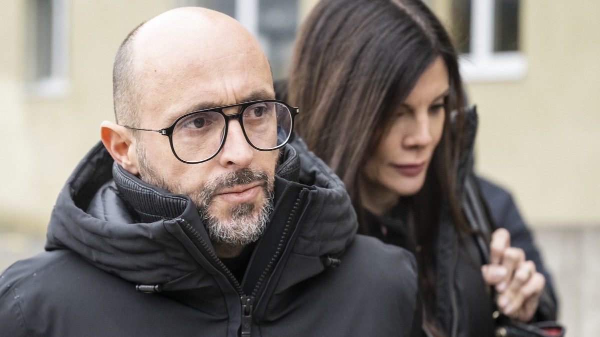 The owners of "Le Constellation" bar in Crans-Montana, Jacques, left, and Jessica Moretti of France, arrive to a hearing before the public prosecutor of the canton of Valais, following the d ...