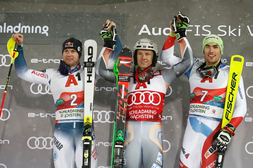 ABD0216_20200128 - SCHLADMING - ÖSTERREICH: (v.l.) Alexis Pinturault (2.Platz/FRA) Henrik Kristoffersen (1.Platz/NOR) und Daniel Yule (3.Platz/SUI) am Dienstag, 28. Jänner 2020, im Ziel nach dem 2. Du ...