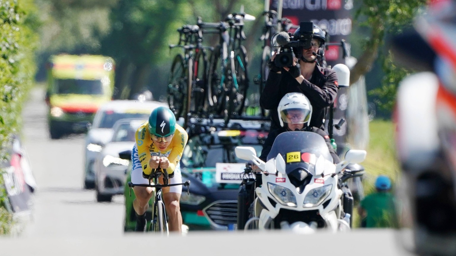 Foto Manuel Geisser 19.06.2022 Tour de Suisse Radsport Radrennen 8 -.Etappe Einzelzeitfahren Vaduz-Vaduz . Bild: Segio Higuita COL Team Bora -Hansgrohe/ Fernseh Motorrad *** photo Manuel Geisser 19 06 ...