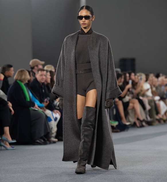 Milano Fashion Week - Women F/W 26-27 Max Mara fashion show Catwalk Milan, Italy Milano Fashion Week - Women F/W 26-27 Max Mara fashion show Catwalk Milan, Italy 26th February 2026 SGPItalia id 134533 ...