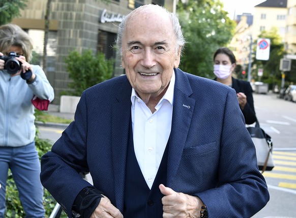 epa09406895 Former FIFA President Joseph S. Blatter on the way to the Federal Prosecutor&#039;s Office in Zurich, Switzerland, 09 August 2021. Sepp Blatter, former President of the International Feder ...