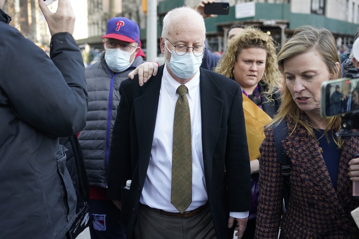 Robert Hadden, au centre, a été reconnu coupable de trafic sexuel mardi à New York.