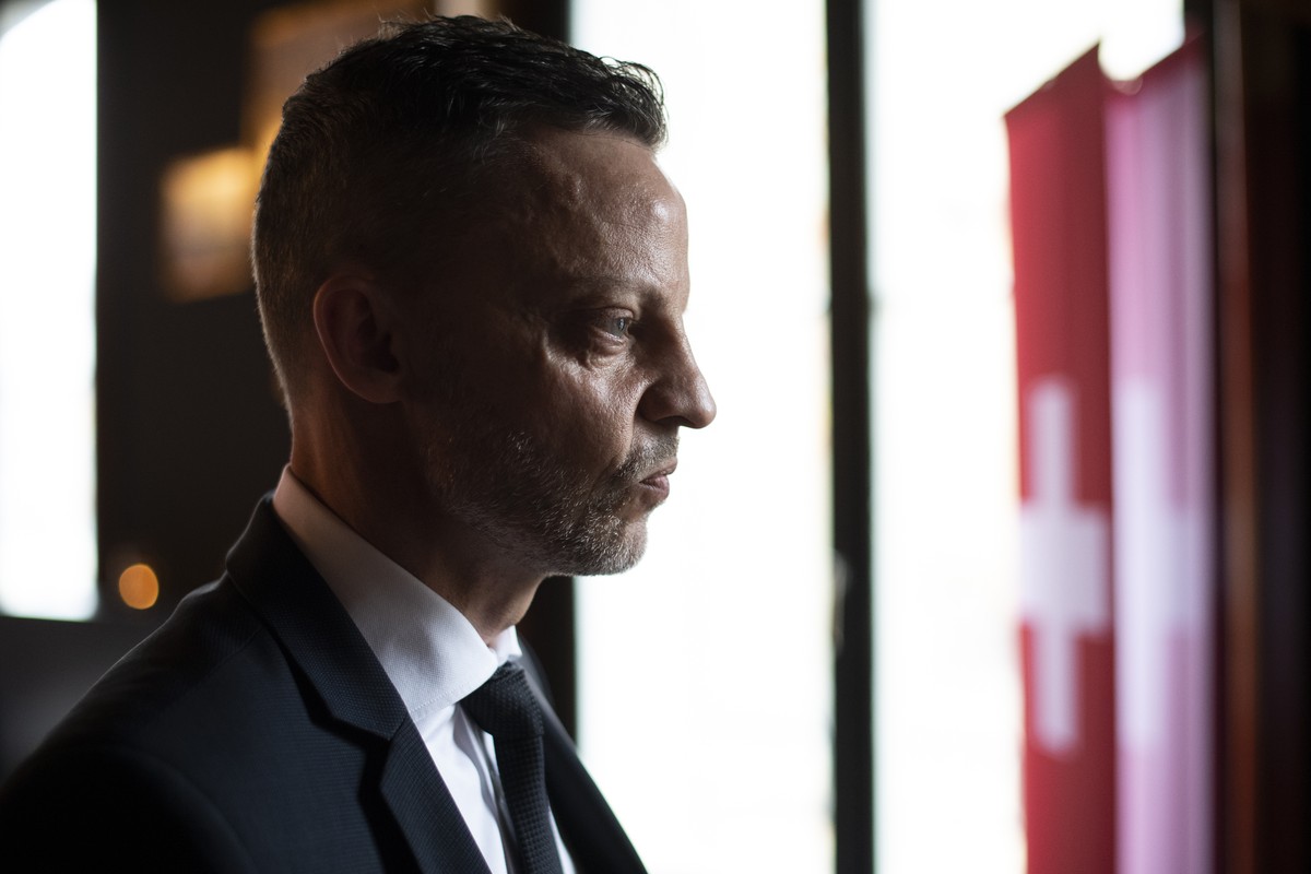 Nationalrat Hans-Ueli Vogt (Zuerich), beim Abstimmungshoeck der SVP Schweiz, am Sonntag, 25 November 2018, in Winterthur. Die Schweiz stimmt heute ueber die Selbstbestimmungsinitiative, Gesetz ueber S ...