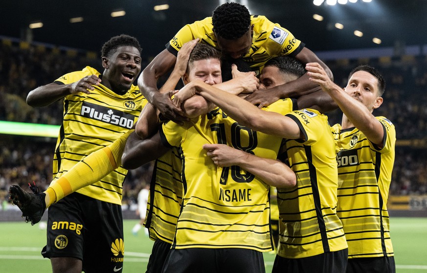 epa10116194 YB&#039;s players celebrate the opening goal during the UEFA Conference League 3rd qualifications round soccer match between BSC Young Boys Bern of Switzerland and KuPS Kuopio of Finland,  ...