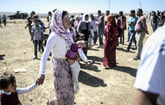 Eine syrische Kurdin auf der Flucht vor dem IS in die Türkei (20.09.2014)