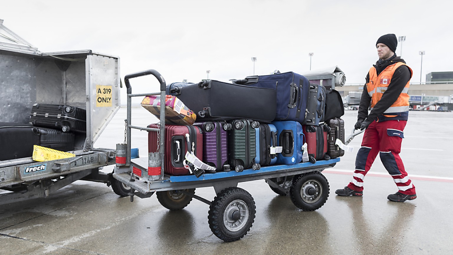 Der Flughafendienstleister Swissport leidet unter den Folgen der Corona-Pandemie. In Belgien schickt das Unternehmen zwei Tochtergesellschaften in Insolvenz.(Archivbild)