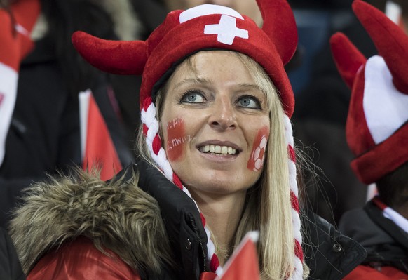 Swiss fans cheers during the 2018 Fifa World Cup group B qualification soccer match between Switzerland and Faroe Islands at the Swissporarena in Lucerne, Switzerland, Sunday, November 13, 2016. (KEYS ...