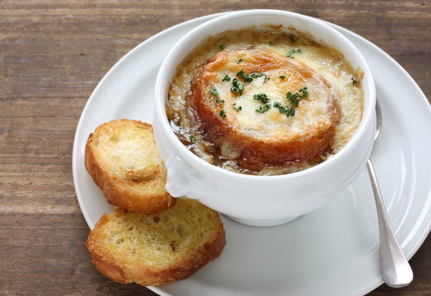 soupe a l'oignon zwiebelsuppe frankreich http://capitalcitypublicmarket.com/recipe/la-soupe-a-loignon-ducastaing/