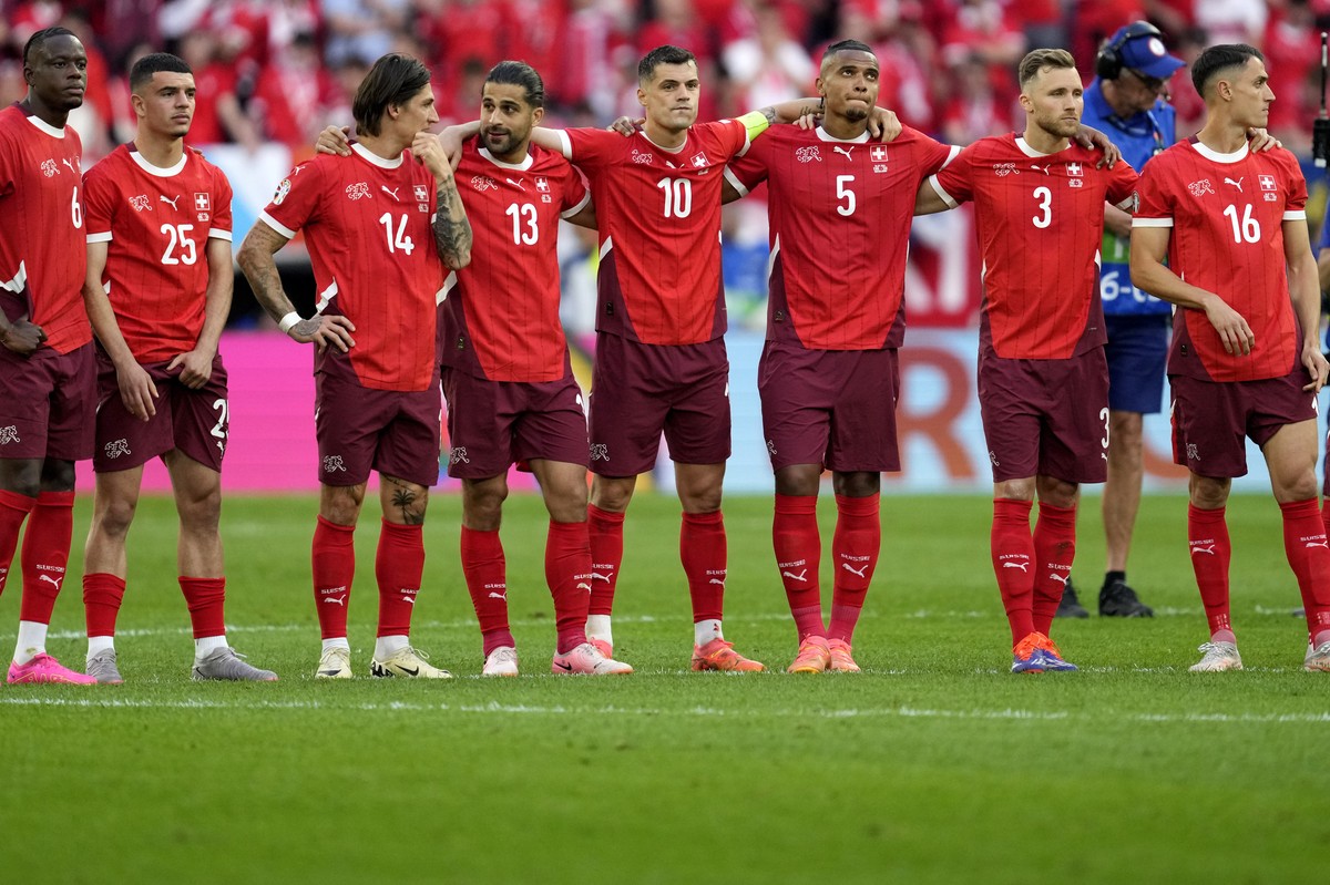 Switzerland players watch the penalty shootout during a quarterfinal match between England and Switzerland at the Euro 2024 soccer tournament in Duesseldorf, Germany, Saturday, July 6, 2024. (AP Photo ...