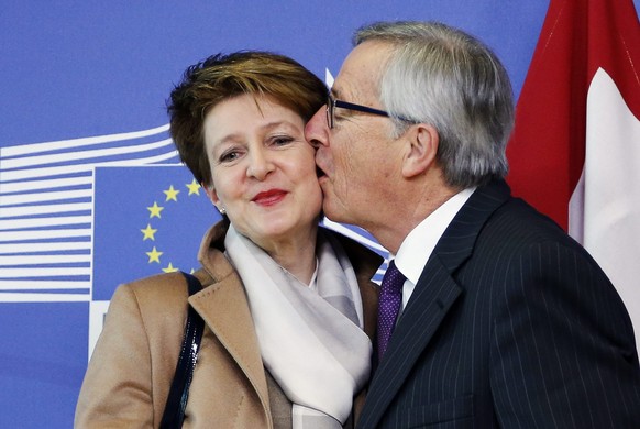 European Commission President Jean-Claude Juncker kisses Swiss President Simonetta Sommaruga (L) ahead of a meeting at the EU Commission headquarters in Brussels February 2, 2015. REUTERS/Francois Len ...