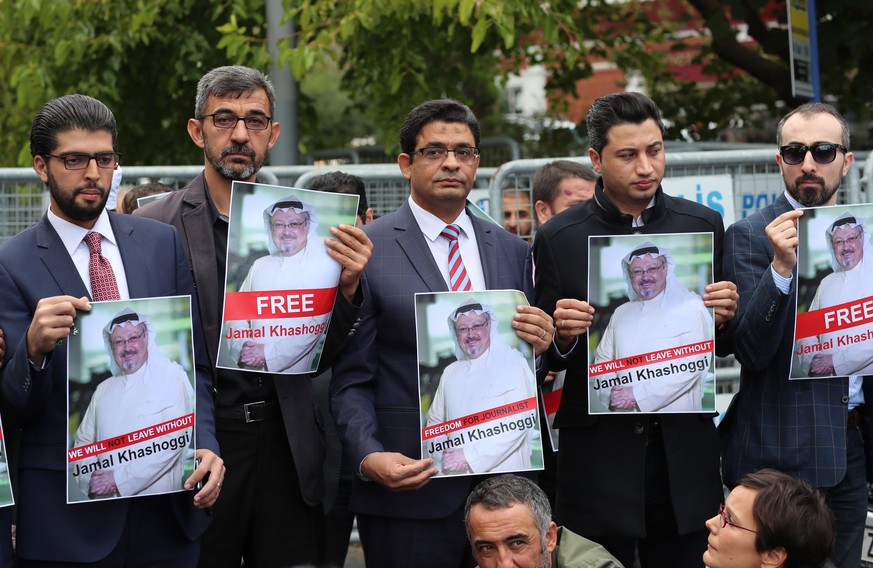 epa07078462 Protesters hold pictures of missing Saudi journalist Jamal Khashoggi during a demonstration organized by Turkish-Arabic Media Association in front of the Saudi consulate in Istanbul, Turke ...