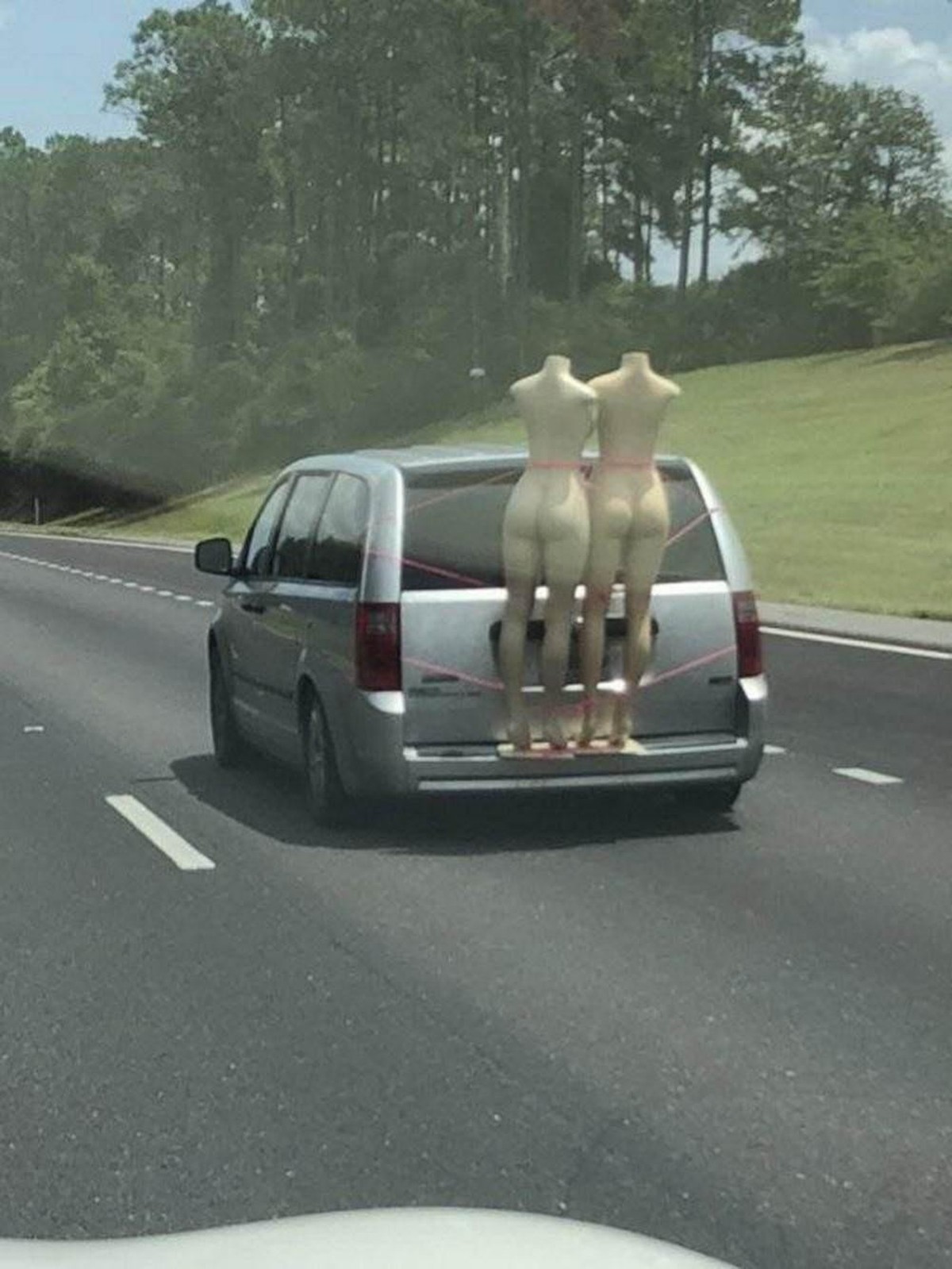 Zügelfail mit Schaufensterpuppen