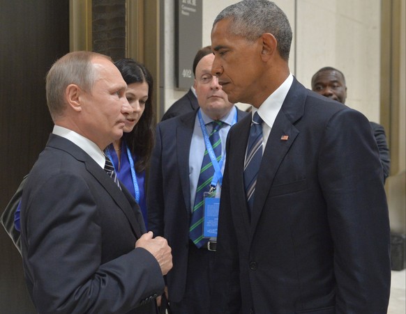 Russian President Vladimir Putin, left, speaks with U.S. President Barack Obama in Hangzhou in eastern China&#039;s Zhejiang province, Monday, Sept. 5, 2016. (Alexei Druzhinin/Sputnik, Kremlin Pool Ph ...