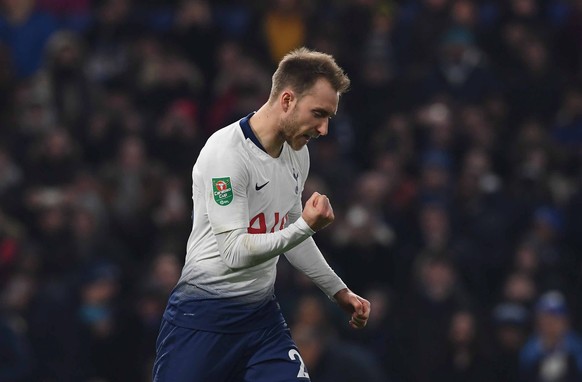 epa07316903 Tottenham Hotspur&#039;s Christian Eriksen reacts after scoring his penalty during the Carabao League Cup semi final second leg soccer match between Chelsea and Tottenham Hotspur at Stamfo ...