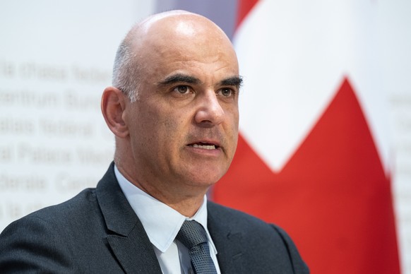 Bundesrat Alain Berset spricht an einer Medienkonferenz zur Aenderung des Bundesgesetzes ueber die Alters- und Hinterlassenenversicherung (AHV 21), am Montag, 27. Juni 2022, in Bern. (KEYSTONE/Peter S ...